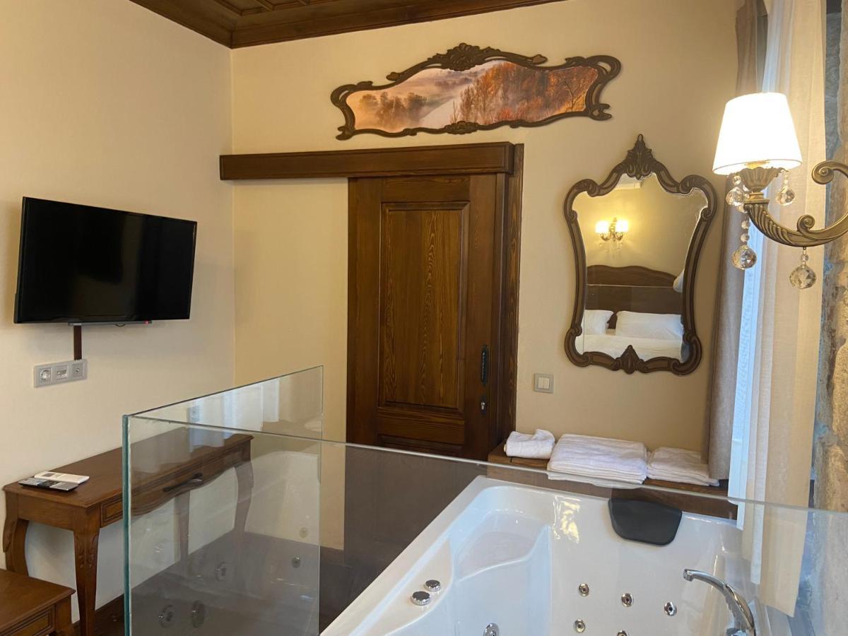 Dionysos 1789 Boutique Hotel โฟชา ภายนอก รูปภาพ
