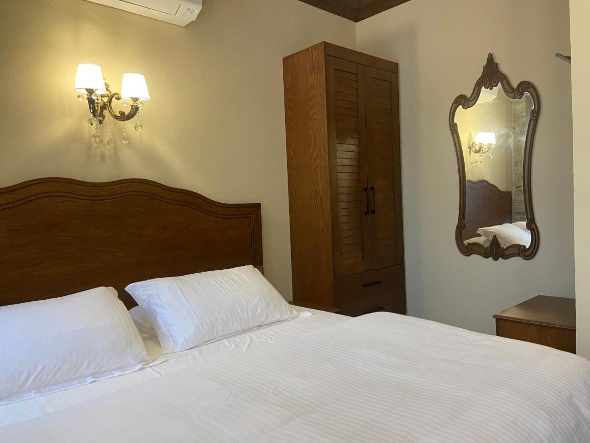 Dionysos 1789 Boutique Hotel โฟชา ภายนอก รูปภาพ