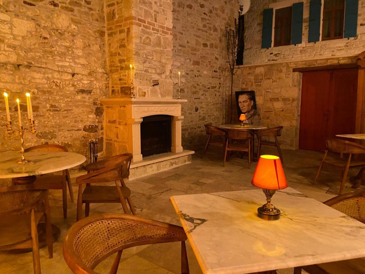 Dionysos 1789 Boutique Hotel โฟชา ภายนอก รูปภาพ