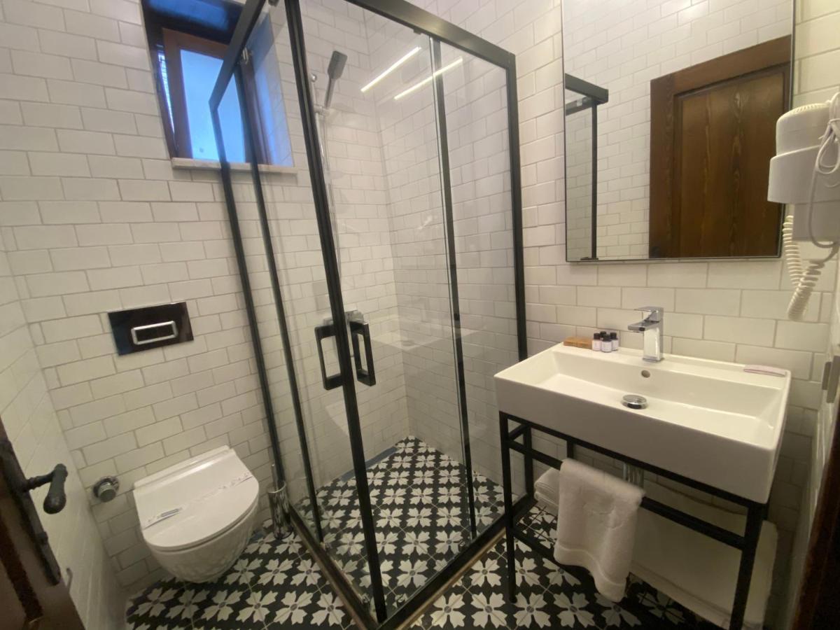 Dionysos 1789 Boutique Hotel โฟชา ภายนอก รูปภาพ