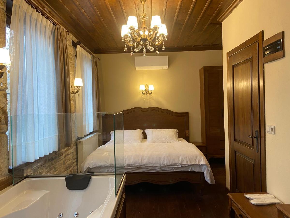 Dionysos 1789 Boutique Hotel โฟชา ภายนอก รูปภาพ