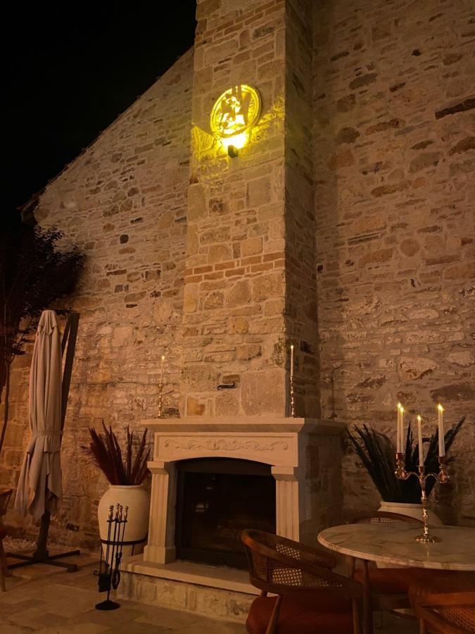 Dionysos 1789 Boutique Hotel โฟชา ภายนอก รูปภาพ
