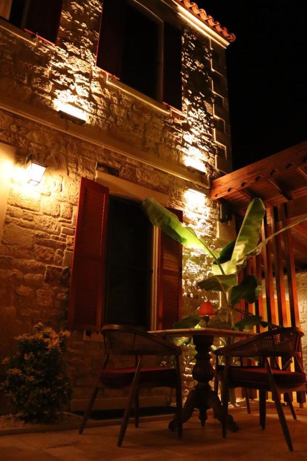 Dionysos 1789 Boutique Hotel โฟชา ภายนอก รูปภาพ
