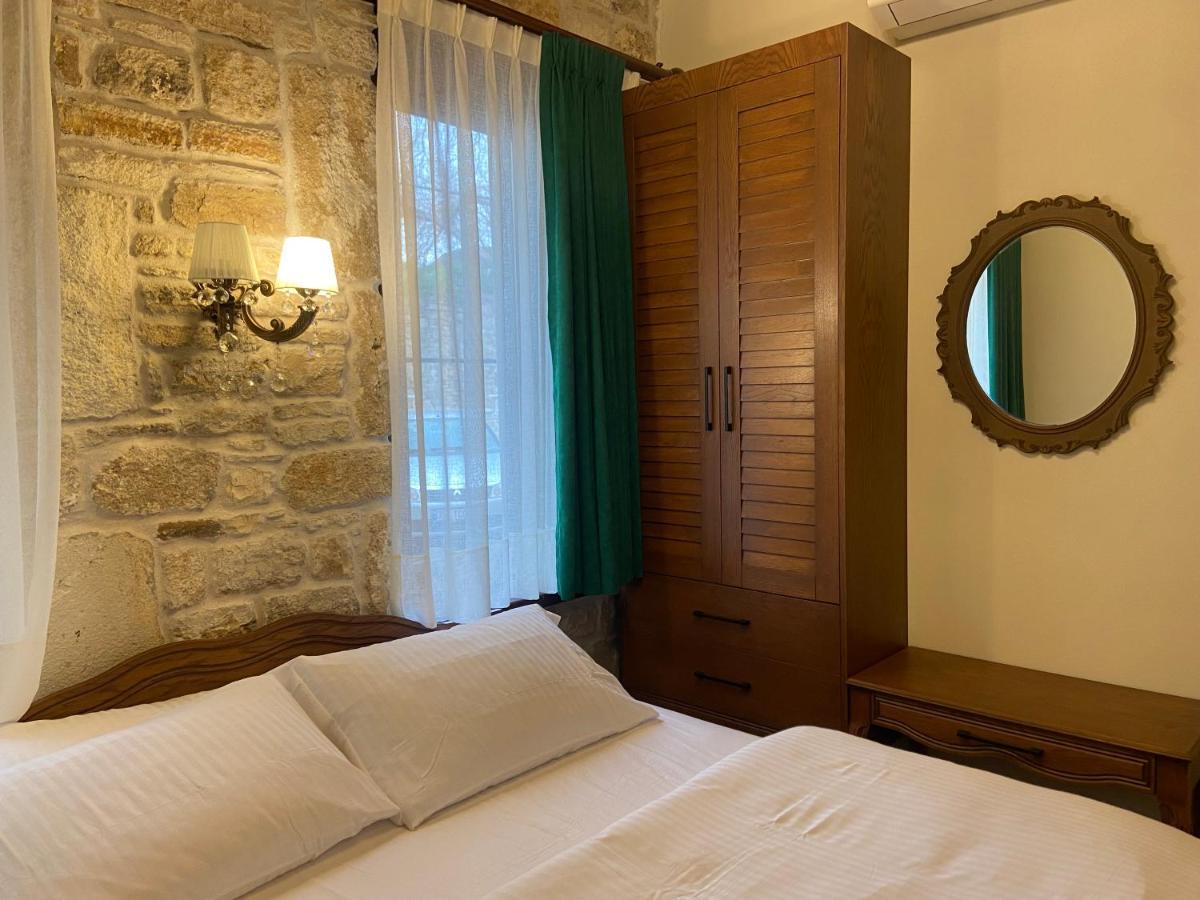 Dionysos 1789 Boutique Hotel โฟชา ภายนอก รูปภาพ